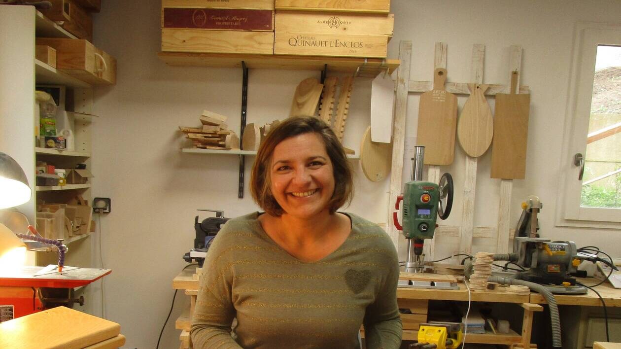 Un artisan qui bricole son atelier : ce que ça change côté assurance